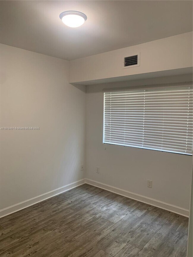 Building Photo - 1218 Salzedo St