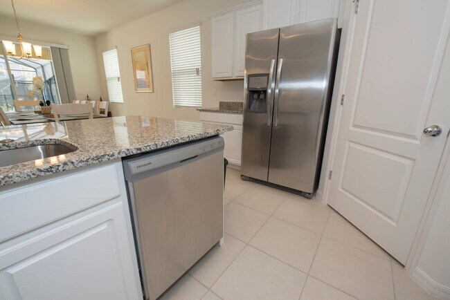 Building Photo - 5277 Oakbourne Ave