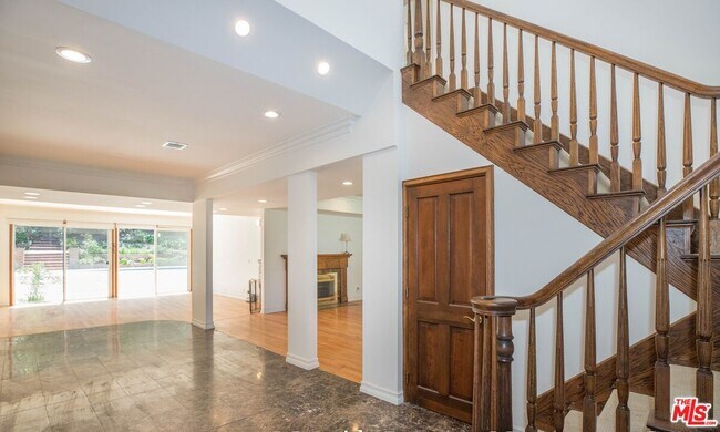 Building Photo - 12694 Montana Ave