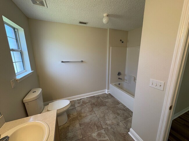 Building Photo - 3 Bedroom, 2 Bathroom Single Family Residence