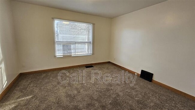 Building Photo - 12019 E Valleyway Ave