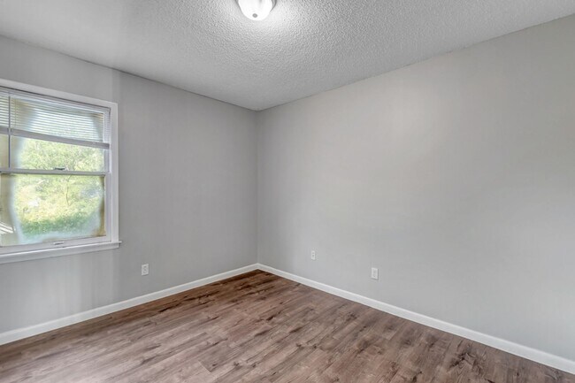 Building Photo - Recently Renovated Units in Decatur, AL