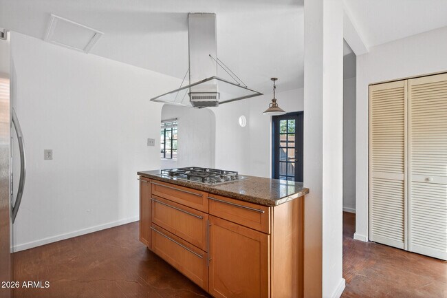 Building Photo - 901 W Willetta St