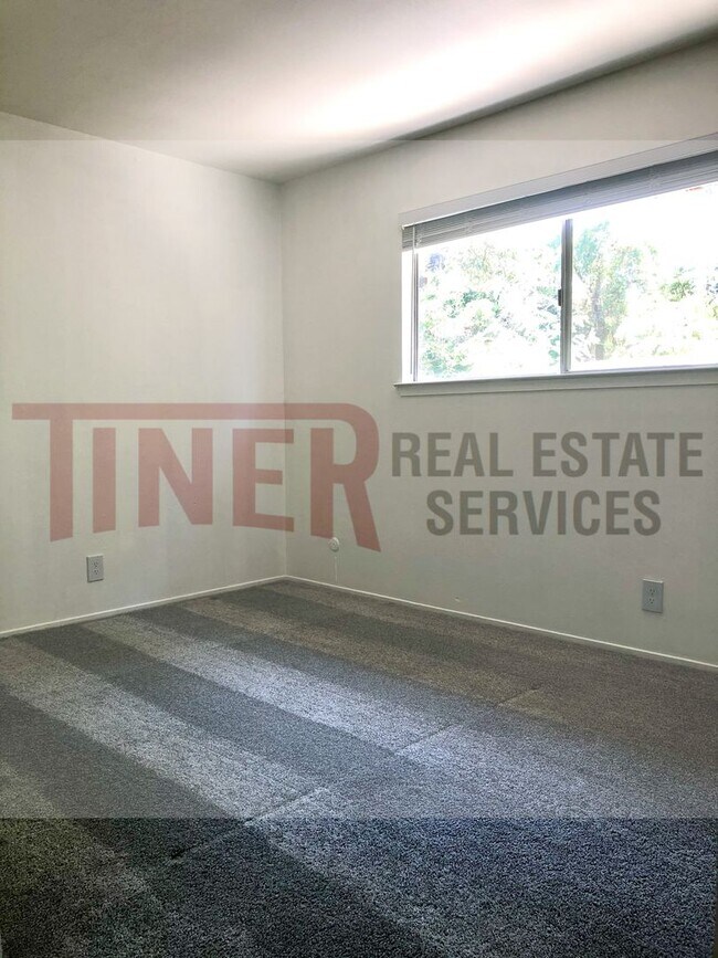 Building Photo - Charming Duplex in Carmichael