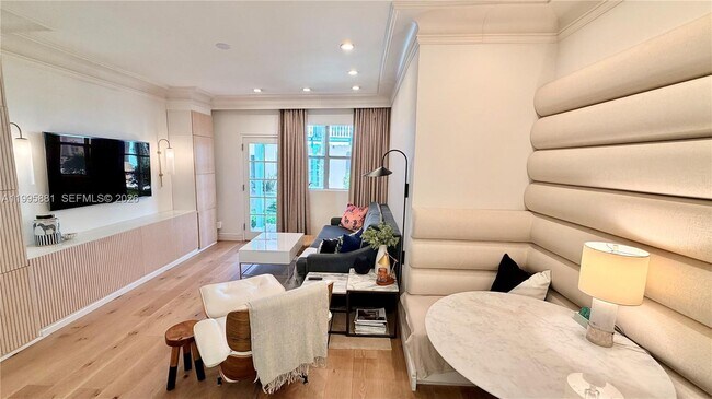 Building Photo - 736 13th St