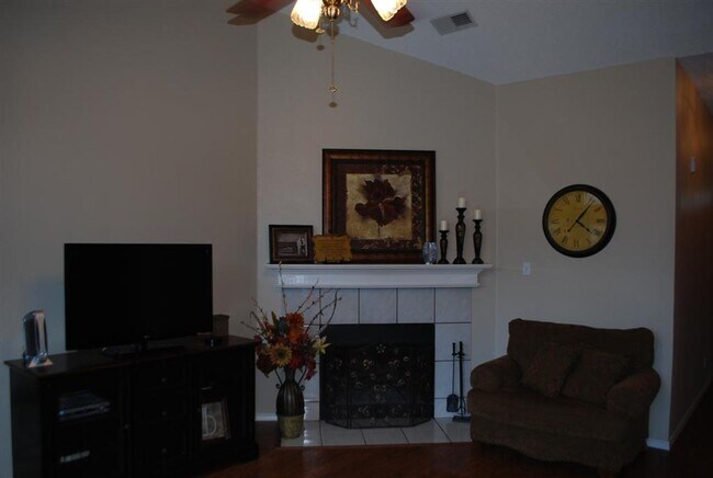 Building Photo - VIEW NOW/COMING SOON - Charming 3 Bed Home in NRH | Open Kitchen + Spacious Backyard