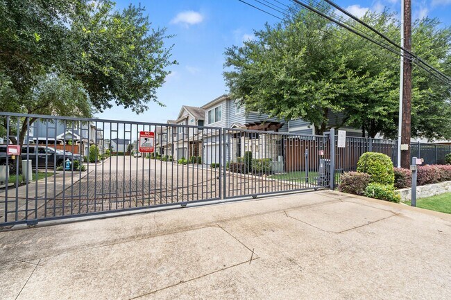 Building Photo - 8904 Aventino Wy