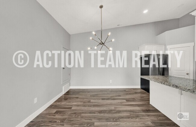 Building Photo - Top Floor Condo in Saratoga Springs!