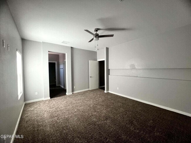 Building Photo - Open floor plan. 4 Bedrooms, 2.5 baths, 2 ...