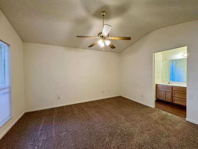 Building Photo - Duplex