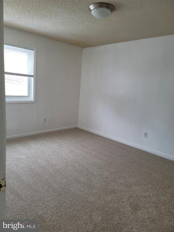 Building Photo - 625 Chesapeake St SE