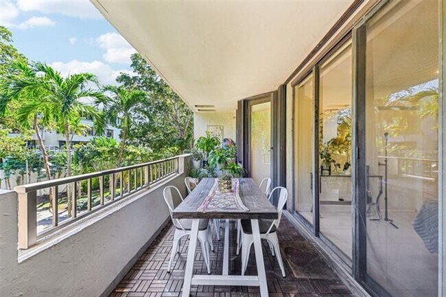 Building Photo - 121 Crandon Blvd