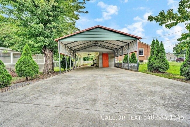 Building Photo - 5001 Hildebrand Rd NW