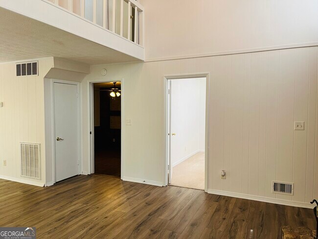 Building Photo - 2289 Roscoe Rd