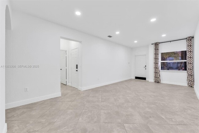 Building Photo - 2214 SE 23rd Ave