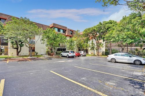 Building Photo - 671 NE 195th St