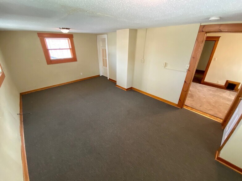 Building Photo - 318 8th St S