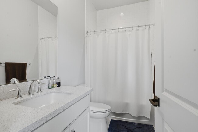 Building Photo - 17101 Magnolia Estates Dr