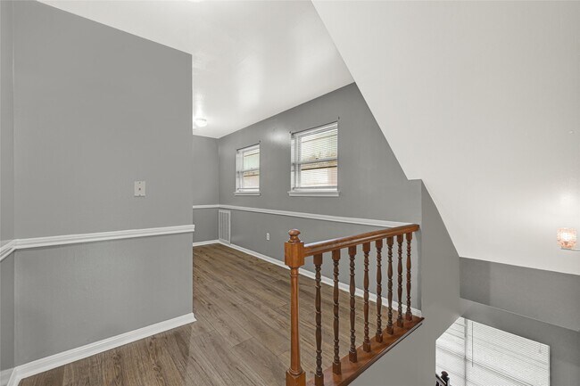 Building Photo - 225 St Cloud Dr