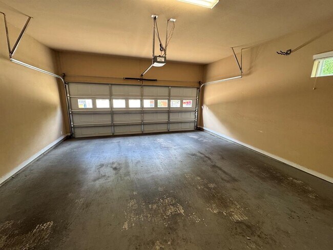 Building Photo - 2033 Philomena St