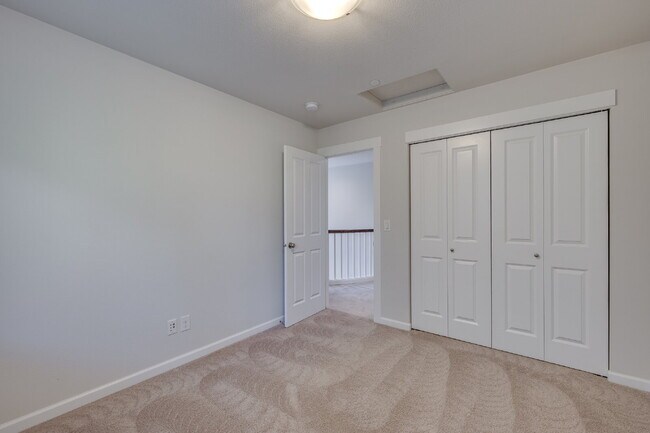 Building Photo - Stunning & Spacious Lynnwood Rental Available Now!