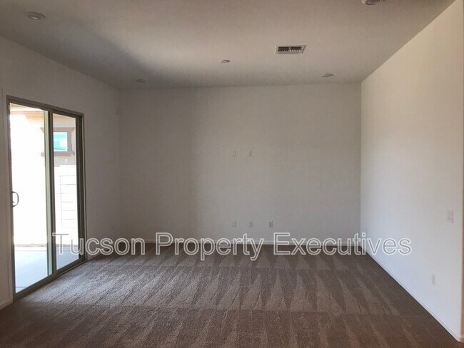 Building Photo - 10918 W Yates Ln