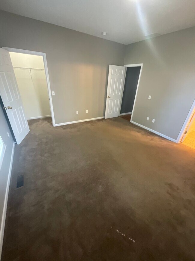 Building Photo - ****AVAILABLE AUGUST 2027**** Large 3 bed, 3 bath House with fenced yard