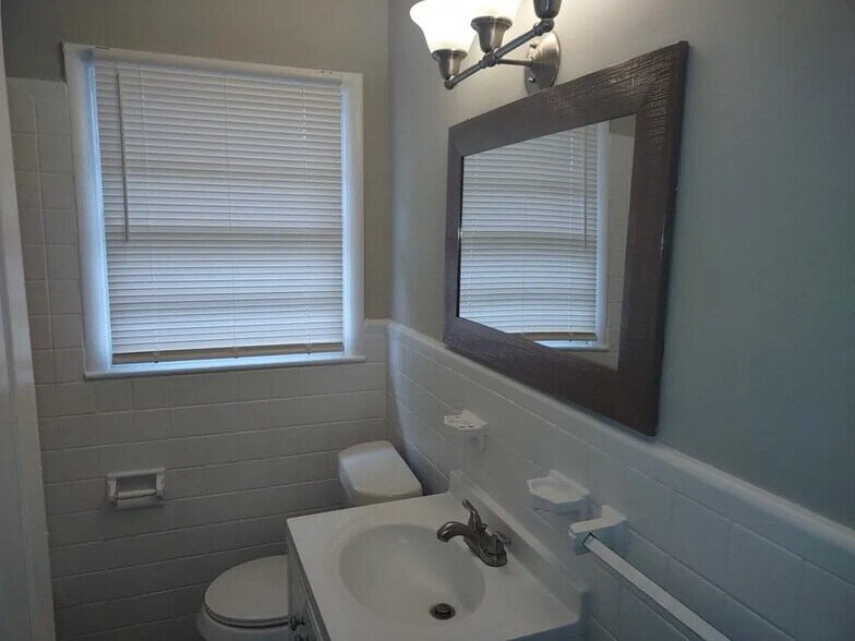 Building Photo - 2716 Walker St