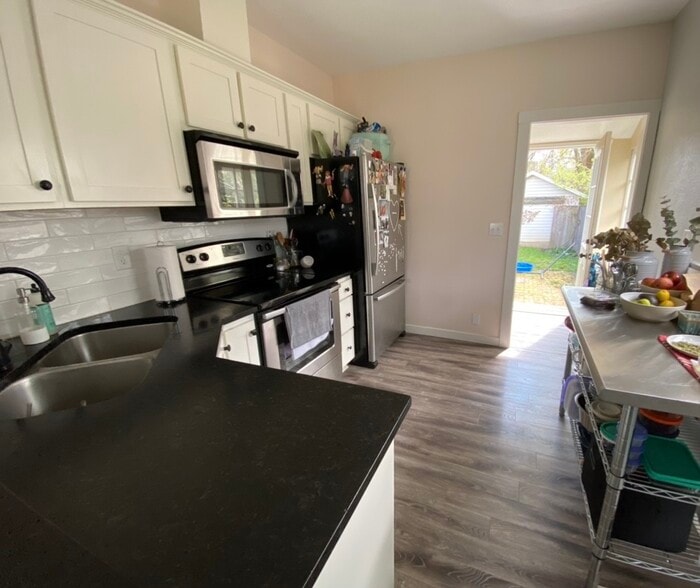 Kitchen occupied - 7138 N Central St