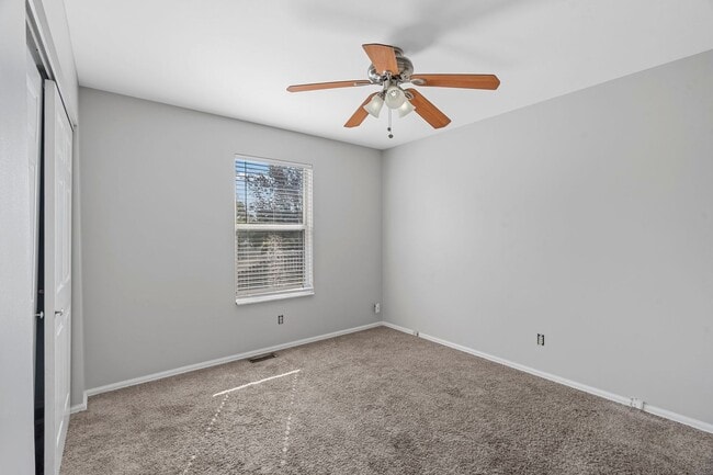 Building Photo - Beautiful 3B/2B Home in St. Charles