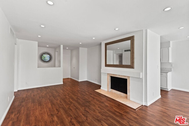 Building Photo - 1340 S Beverly Glen Blvd