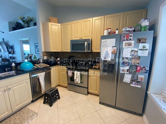 Building Photo - 1412 1st St N