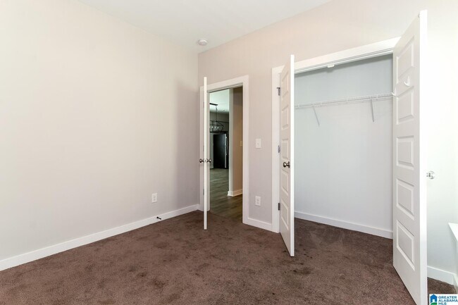 Building Photo - 151 Park Dr N