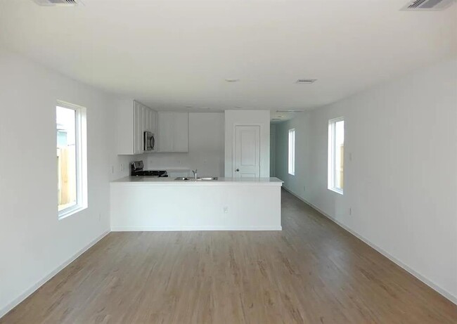 Building Photo - 21575 Carosella Dr