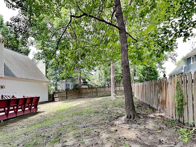 Building Photo - 4700 Forest Highland Dr