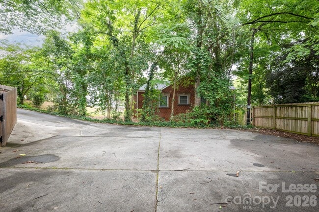 Building Photo - 2525 Runnymede Ln