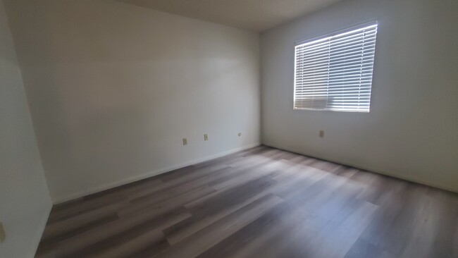 Primary Photo - 309 W Barioni Blvd