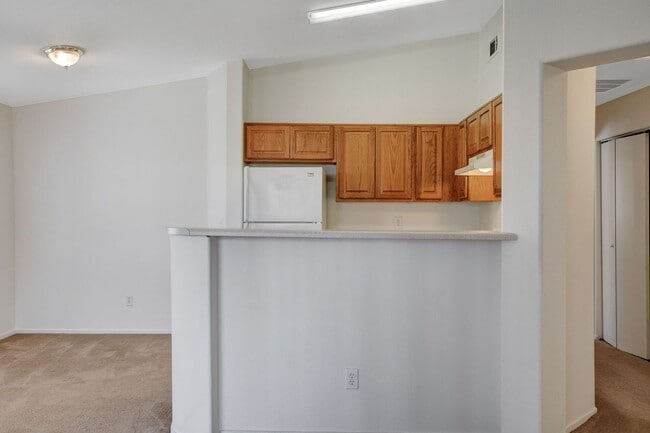 Building Photo - Adorable 2 Bedroom Condo