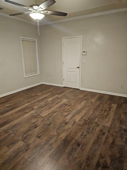 Master bedroom - 12222 Crestwood Ct
