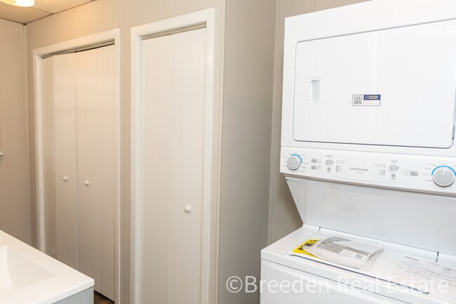 Building Photo - 3559 Berry Rd