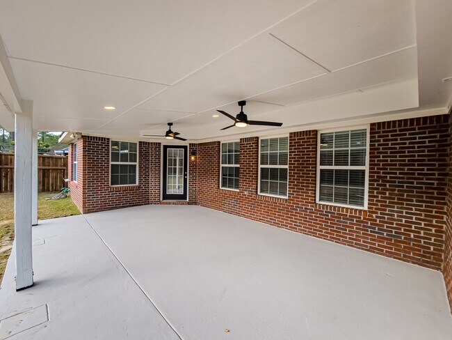 Building Photo - 105 Cypress Ridge Rd