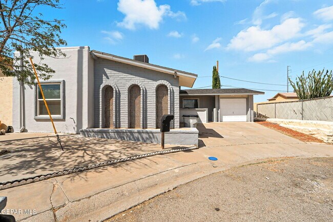Building Photo - 3911 Quasar Ct