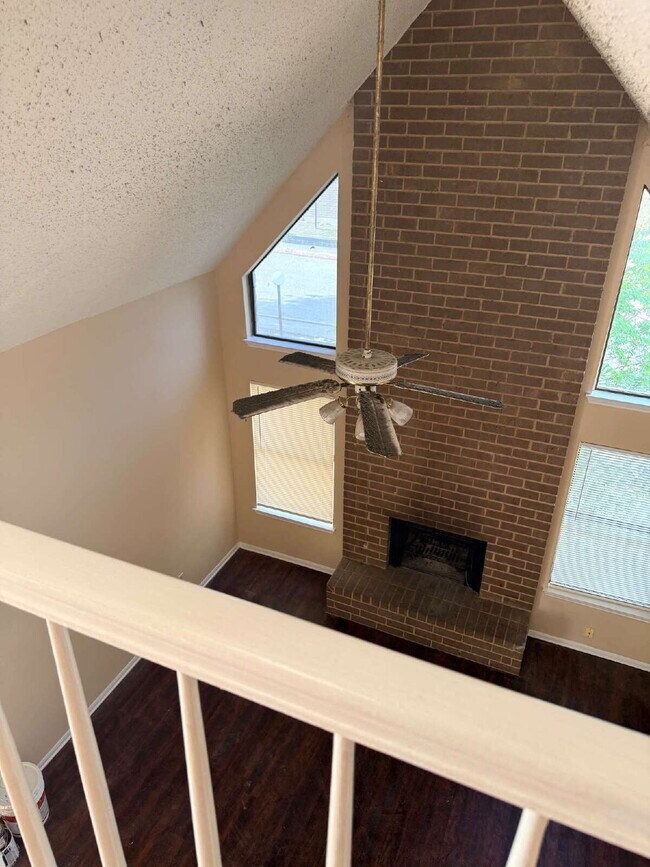 Building Photo - Two Bed/ Two Bath Duplex Home, Close to Ft. Sam Houston