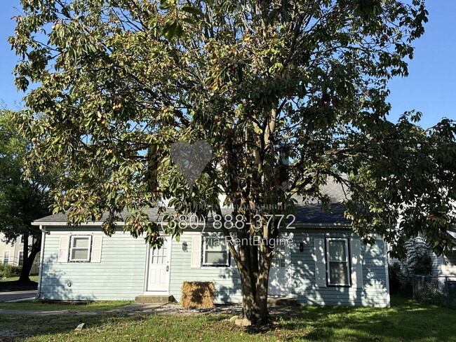Building Photo - 375 S Chillicothe St