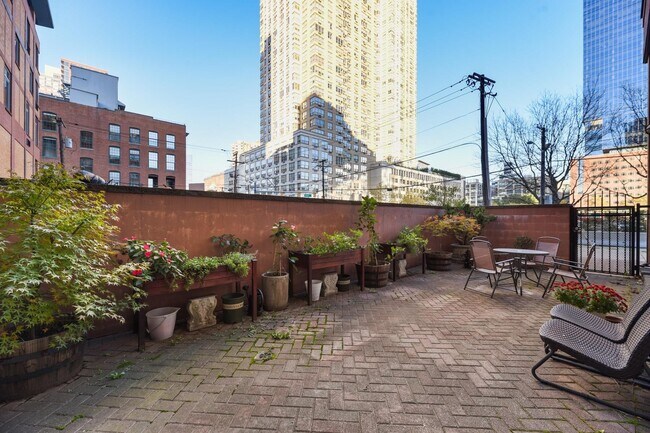 Building Photo - 311 Washington St