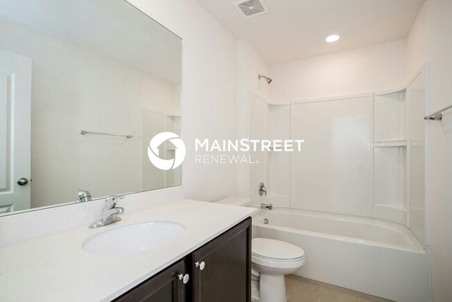 Building Photo - 5 Bedroom Pet-Friendly Home in Mascotte, FL with Main Street Renewal