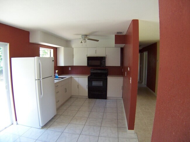 Building Photo - Three-Bedroom Home Near the Chain of Lakes