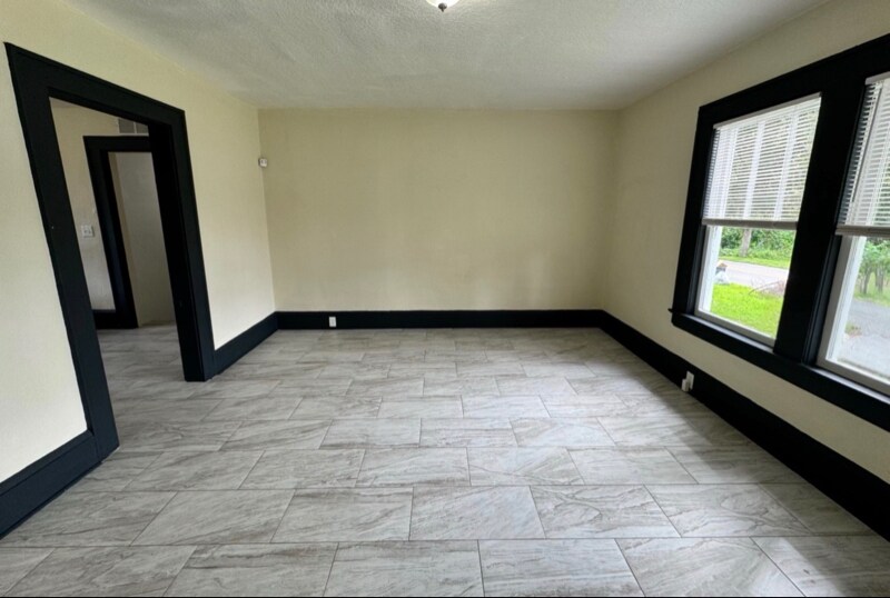 Building Photo - 2923 Rosselle St