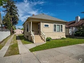 Building Photo - Charming 2 bedroom 1 bath bungalow in Mill...