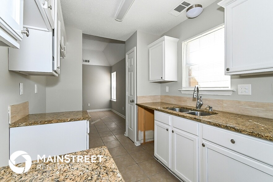 Building Photo - 7865 Shadowland Cove